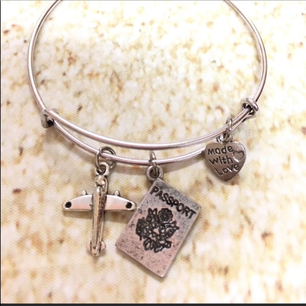 Travel adjustable charm bracelet